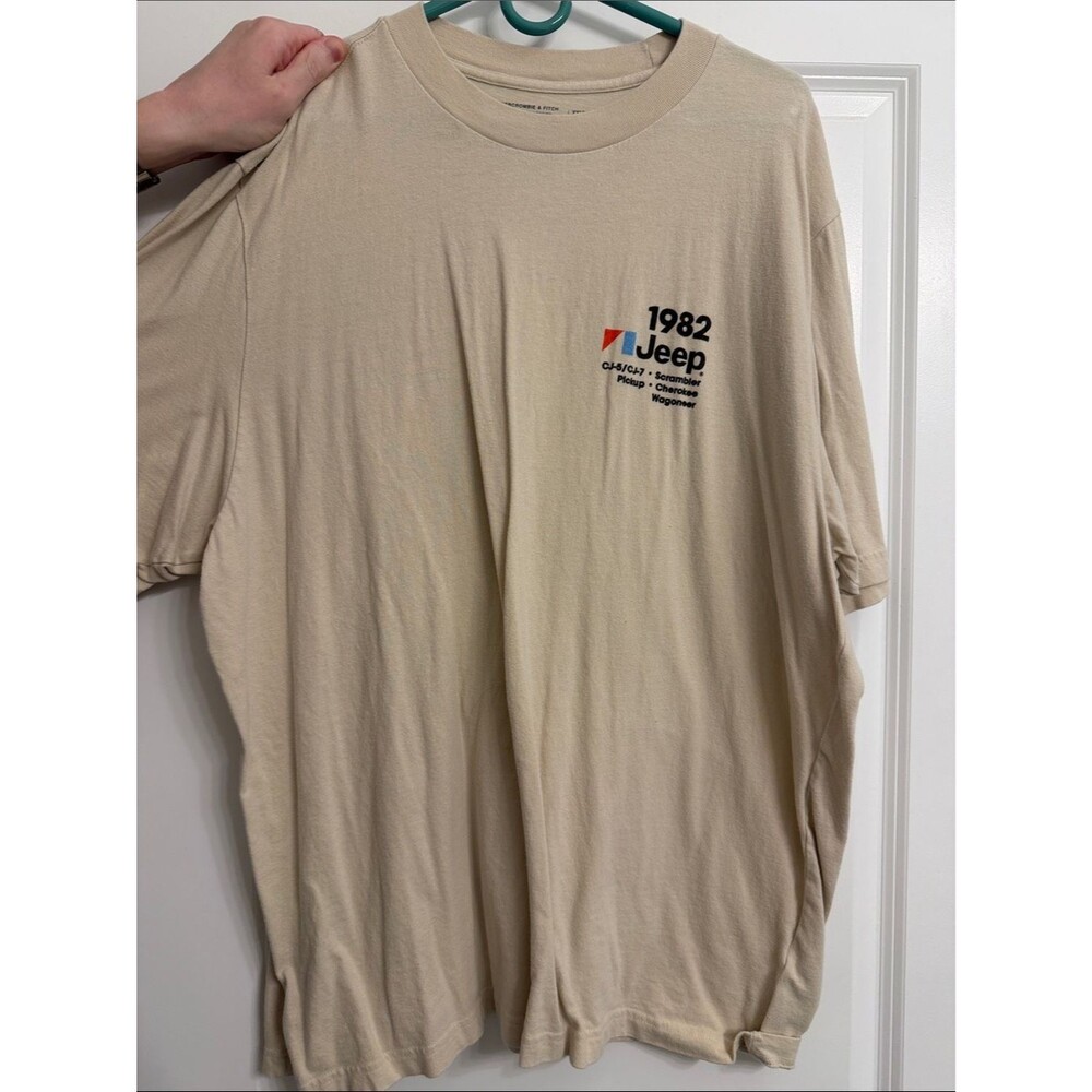 Jeep Cream Short Sleeve T-Shirt with 1982 Chest Graphic Abercrombie & Fitch